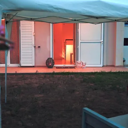 Phivos & Garden Apartamento