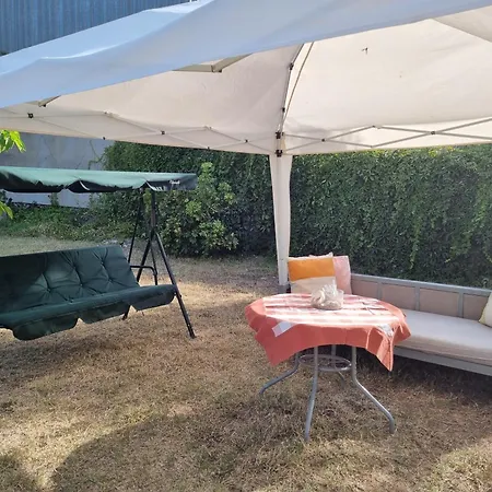 Phivos & Garden Appartement *