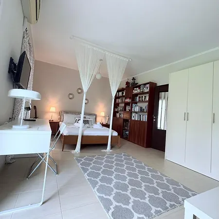 Phivos & Garden * Messíni