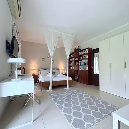 Apartamento Phivos & Garden Messíni