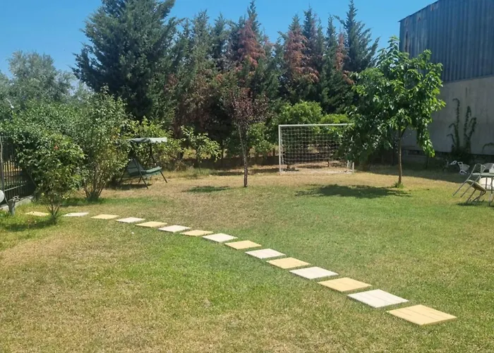 Phivos & Garden Apartman *